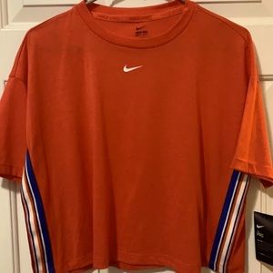 Nike crop top new
Loose fit